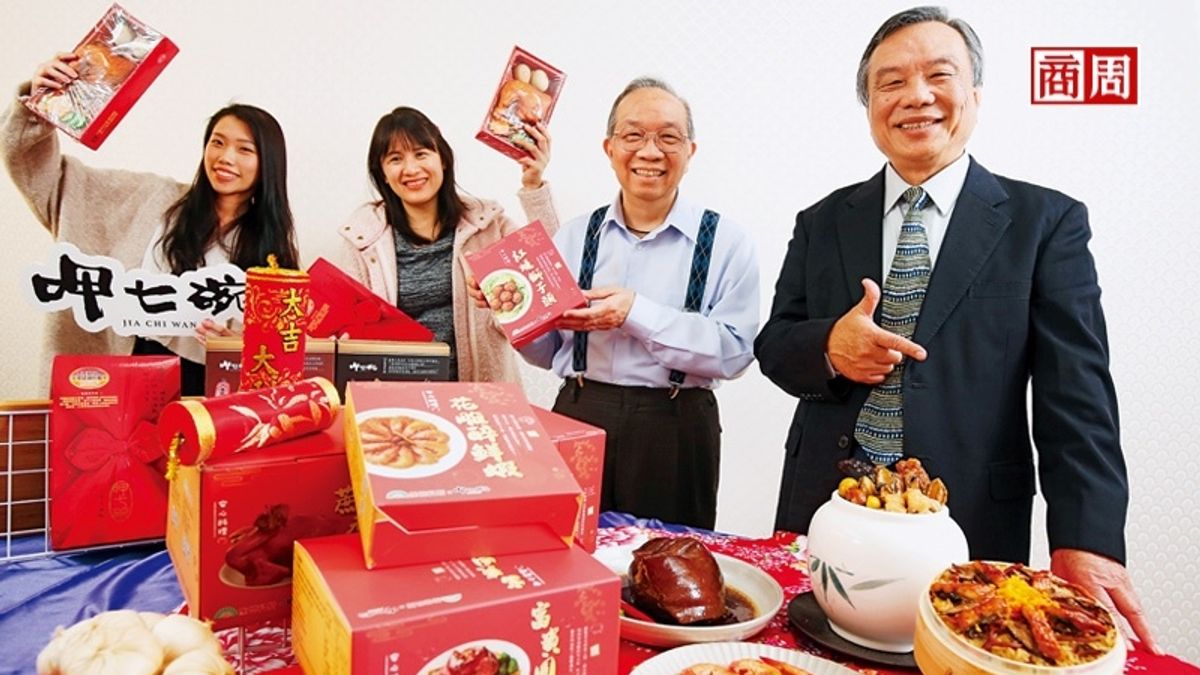 創業伊始,即使呷七碗還只是個路邊攤,早已發願要「做全台灣的生意」。(攝影者/駱裕隆,圖片來源/商業周刊) 創業伊始,即使呷七碗還只是個路邊攤,早已發願要「做全台灣的生意」。(攝影者/駱裕隆,圖片來源/商業周刊)