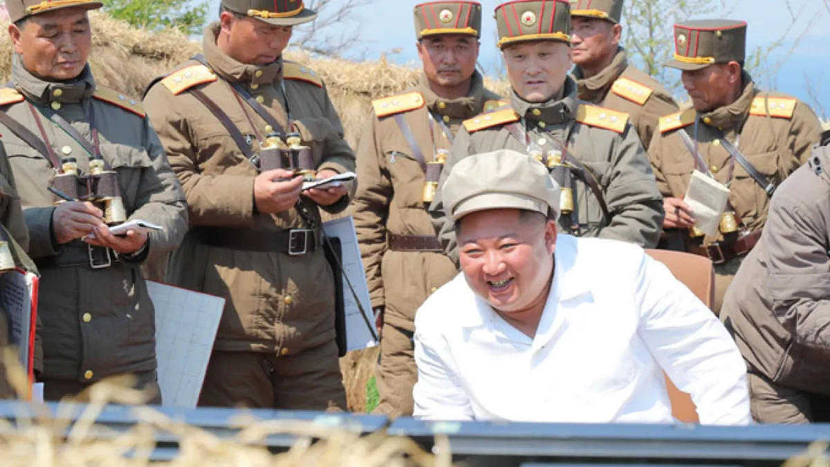 金正恩視導朝鮮人民軍迫擊炮兵部隊。(朝中社)