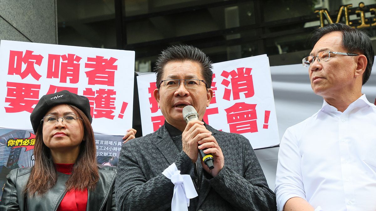 民眾黨立委吳春城(中)推動「壯世代」,却引爆爭議。(顏麟宇攝) 民眾黨立委吳春城(中)推動「壯世代」,却引爆爭議。(顏麟宇攝)