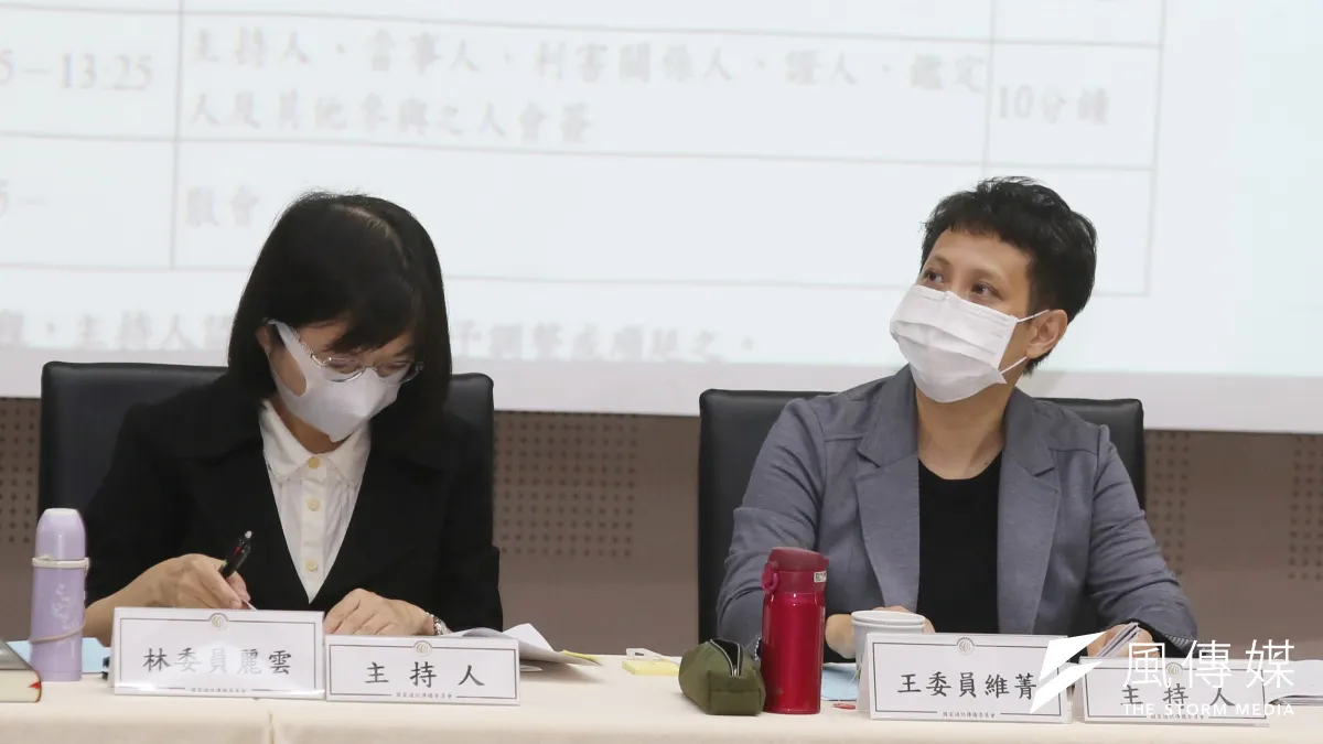 NCC委員林麗雲(左)、王維菁(右),卸任前對NCC提出四大建言。(柯承惠攝)
