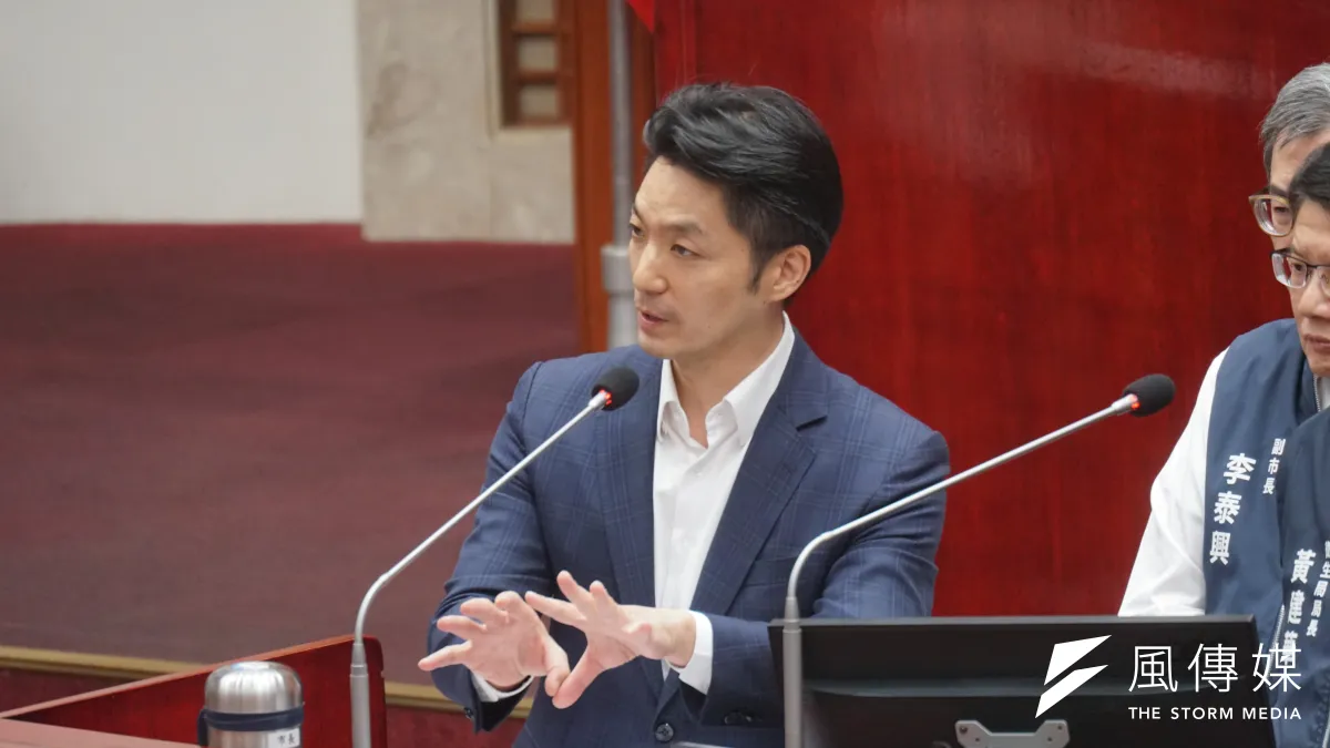台北市長蔣萬安之子蔣得立錄取北市教育局國際交換學生計畫,引發利益迴避與公共資源公平性的爭議。蔣萬安事後宣布不領取公家補助,希望降低質疑,然而問題顯然沒有因此結束。(資料照,蔡親傑攝)