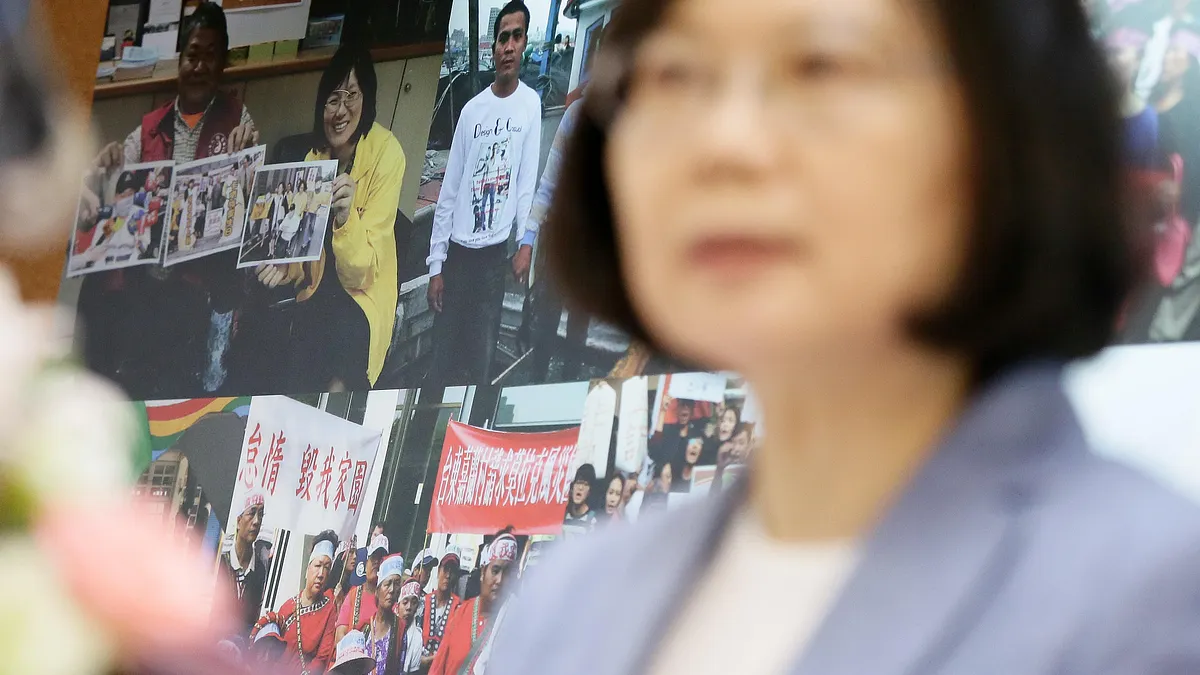 民進黨二度執政,但蔡政府的兩岸政策遠不及扁政府時期來得積極創新。(圖為蔡總統出席法扶基金會活動,總統府) 民進黨二度執政,但蔡政府的兩岸政策遠不及扁政府時期來得積極創新。(圖為蔡總統出席法扶基金會活動,總統府)