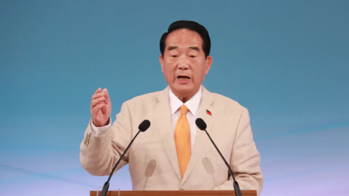針對國民黨總統候選人韓國瑜競選辦公室創意總監潘恆旭日前酸「怎麼選了20年都沒選上,該自我反省」,親民黨總統候選人宋楚瑜(見圖)反嗆「意思是不是要國父孫中山也反省?」(資料照,台北市攝影記者聯誼會提供)