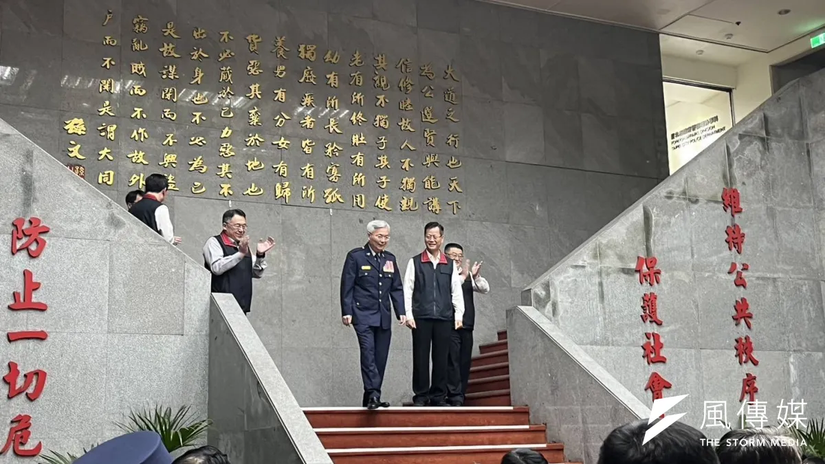 警政署23日舉行前後任署長交接儀式,新任警政署長為張榮興。(圖/民眾提供)