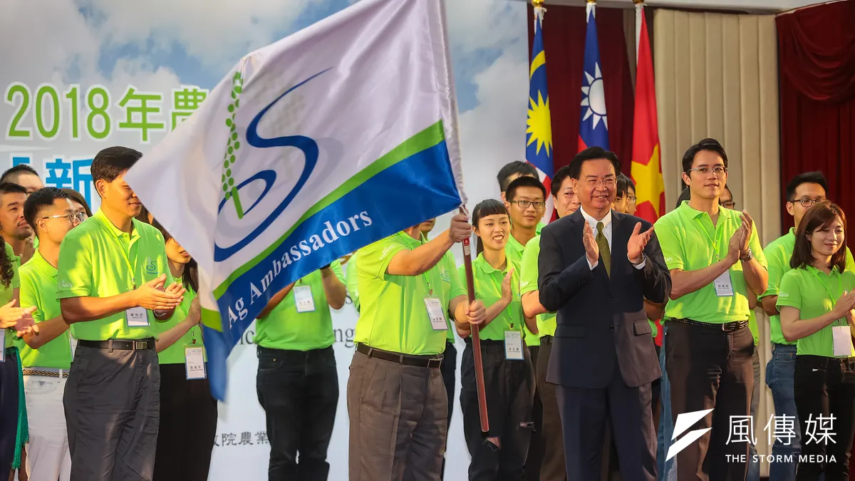 外交部長吳釗燮出席「2018年農業青年大使新南向交流計畫」授旗記者會。(顏麟宇攝) 外交部長吳釗燮出席「2018年農業青年大使新南向交流計畫」授旗記者會。(顏麟宇攝)