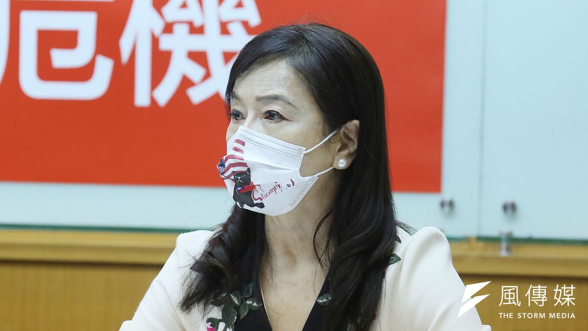 媒體人周玉蔻揚言要爆國民黨台北市長參選人蔣萬安爸爸陳年緋聞的料。(柯承惠攝) 媒體人周玉蔻揚言要爆國民黨台北市長參選人蔣萬安爸爸陳年緋聞的料。(柯承惠攝)