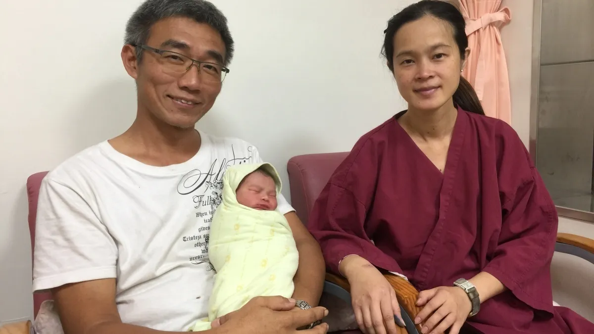 國慶寶寶誕生 元旦爸爸喜迎國慶女兒