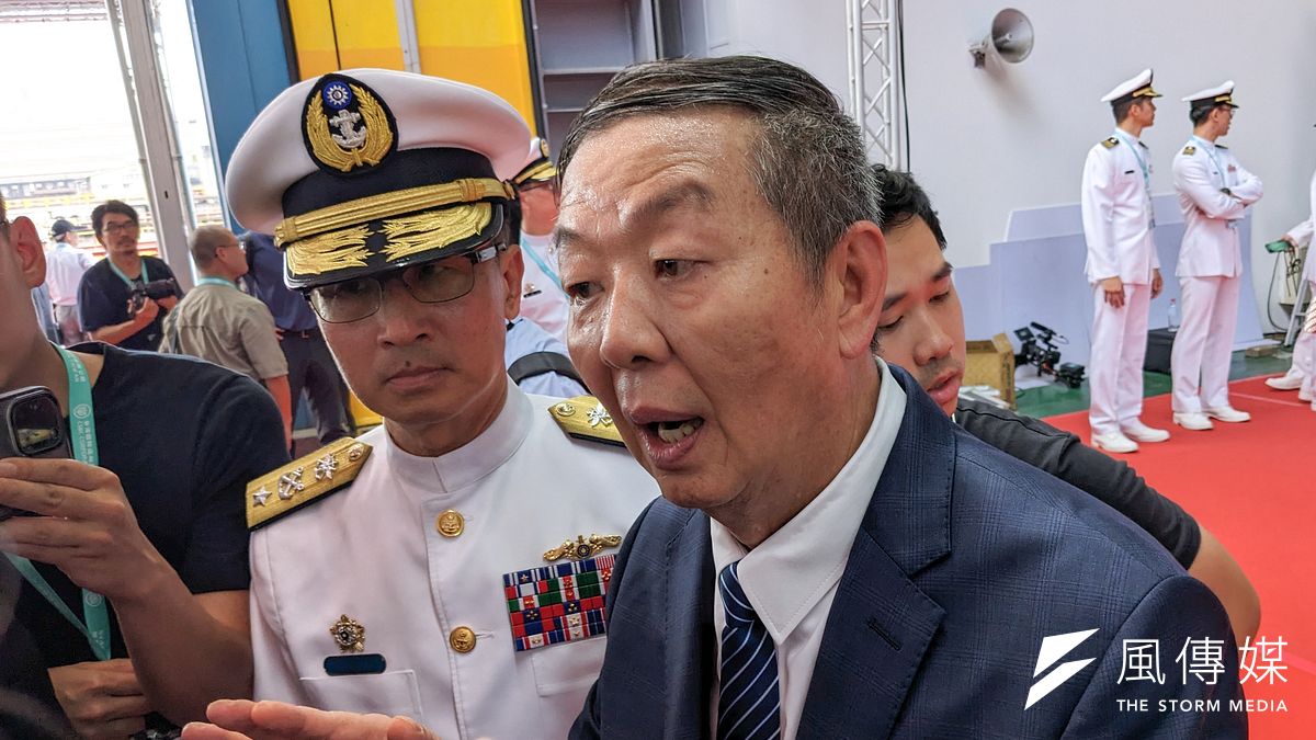 國造潛艦推手黃曙光(右)卸下召集人後,近日請辭國安會諮詢委員獲准,引發潛艦圈震盪。(資料照,顏麟宇攝) 國造潛艦推手黃曙光(右)卸下召集人後,近日請辭國安會諮詢委員獲准,引發潛艦圈震盪。(資料照,顏麟宇攝)