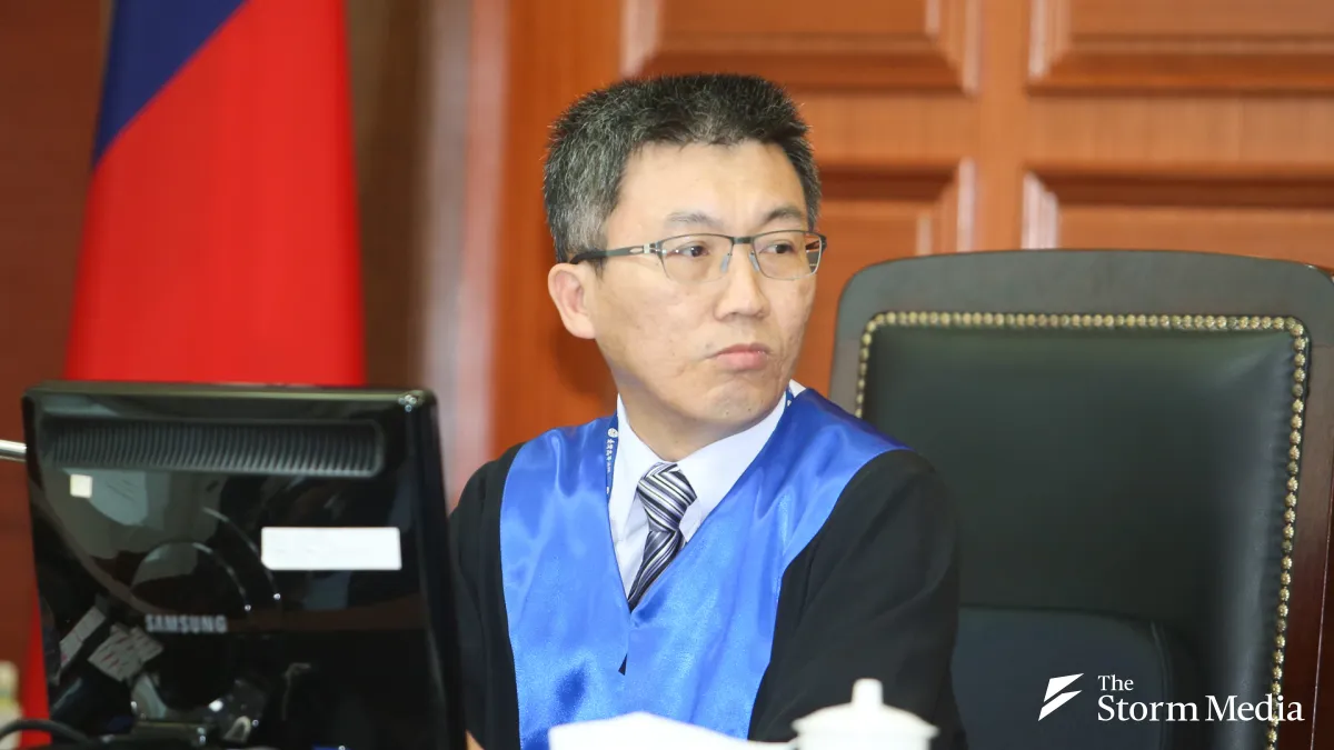 A not-guilty ruling by High Court Judge Lin Meng-huang (林孟皇) exposed the overreach of the prosecutor and first-instance judge who had charged and convicted a store clerk over a NT$75 cup of coffee.(Photo by Chen Ming-jen)