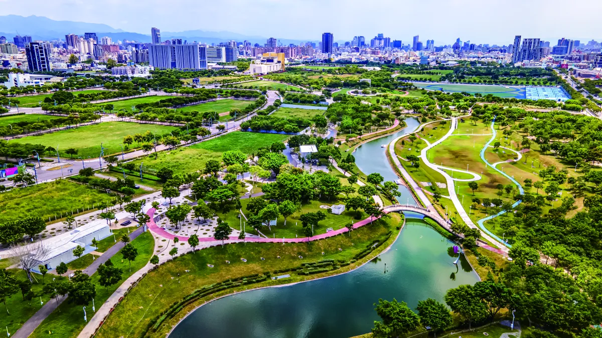 台中憑藉多元的旅遊資源及優質的旅遊服務,不論是祈福,戶外活動,購物娛樂還是親子旅遊,台中都能滿足不同旅客的需求。(圖/台中市政府)