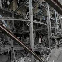 米国とイスラエルによる空爆を受け、瓦礫の山と化したイランの首都テヘラン。(資料写真、AP通信) 米国とイスラエルによる空爆を受け、瓦礫の山と化したイランの首都テヘラン。(資料写真、AP通信)