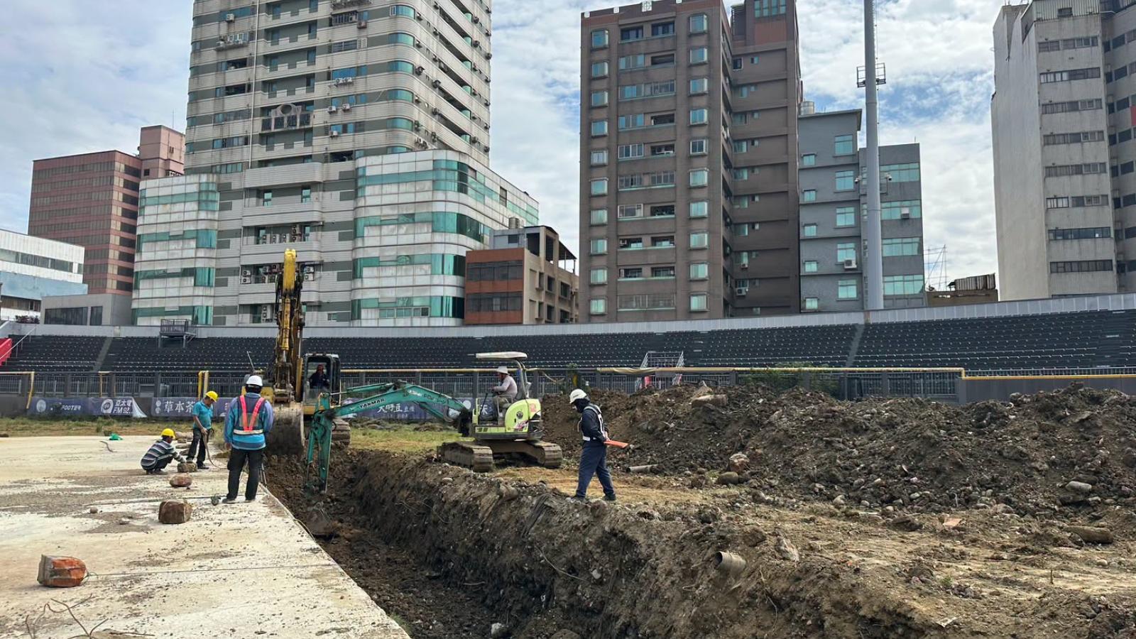 新竹棒球場案傳林智堅獲不起訴 樊啓明曬廢棄物照怒問:有黨證就什麼都沒關係嗎?