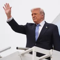 米大統領のドナルド・トランプ氏は15日午後、大統領専用機「エアフォース・ワン」で米国へ帰還する途上、機内でメディアに対し台湾問題に言及した。(写真/AP通信提供) 米大統領のドナルド・トランプ氏は15日午後、大統領専用機「エアフォース・ワン」で米国へ帰還する途上、機内でメディアに対し台湾問題に言及した。(写真/AP通信提供)