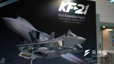 韓國與印尼共同研發的KF-21獵鷹戰機已於去年7月完成首飛,將作為韓印兩國下一代重要的空中兵力。(傅啟禎攝)