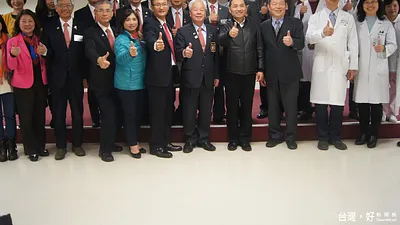 扶輪社捐贈模擬功能復健儀 提供八仙塵爆傷友復健