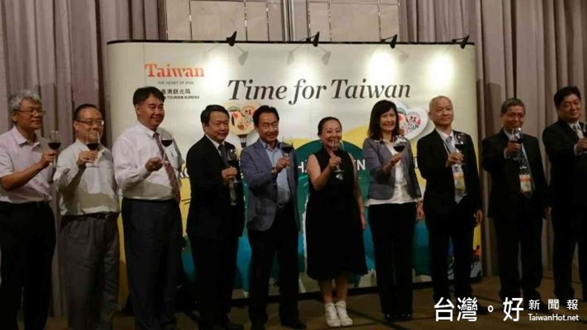 響應新南向政策 張花冠率團參加越南國際旅展推觀光 響應新南向政策 張花冠率團參加越南國際旅展推觀光