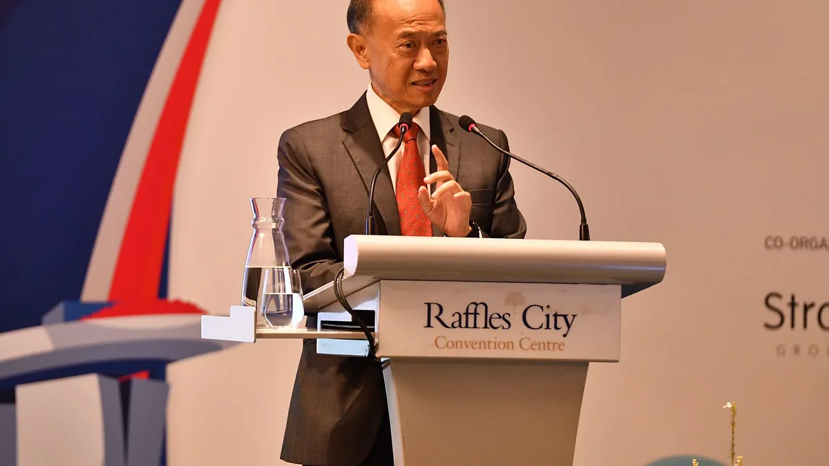 新加坡前外交部長楊榮文(George Yeo)接受《風傳媒》專訪時提出兩岸和平方案,直言中國的統一不是大陸靠武力占領台灣,而是與台灣基於對等與尊嚴,和平漸進地融合。 (取自楊榮文臉書) 新加坡前外交部長楊榮文(George Yeo)接受《風傳媒》專訪時提出兩岸和平方案,直言中國的統一不是大陸靠武力占領台灣,而是與台灣基於對等與尊嚴,和平漸進地融合。 (取自楊榮文臉書)