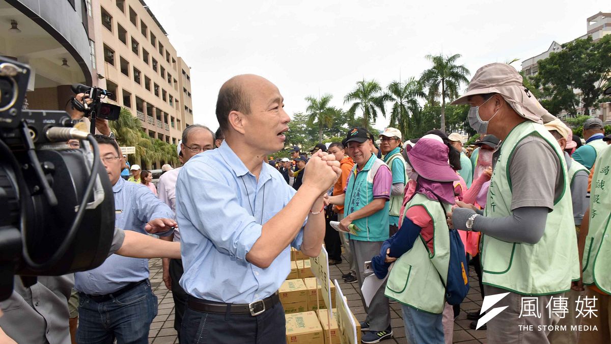 針對第二預備金使用狀況,高雄市長韓國瑜(見圖)19日表示,錢都花在刀口上;溝渠排水管淤塞狀況嚴重,不得不清。(資料照,徐炳文攝) 針對第二預備金使用狀況,高雄市長韓國瑜(見圖)19日表示,錢都花在刀口上;溝渠排水管淤塞狀況嚴重,不得不清。(資料照,徐炳文攝)