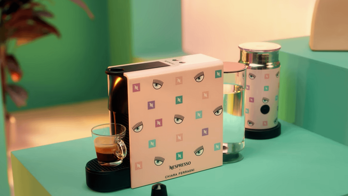 Nespresso x 琪亞拉.法拉格妮限量聯名款咖啡機及奶泡機(圖 / Nespresso@youtube) Nespresso x 琪亞拉.法拉格妮限量聯名款咖啡機及奶泡機(圖 / Nespresso@youtube)