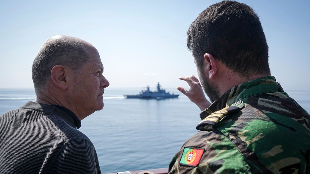 2023年6月5日,德國總理蕭爾茨視察海軍演習。(美聯社) 2023年6月5日,德國總理蕭爾茨視察海軍演習。(美聯社)