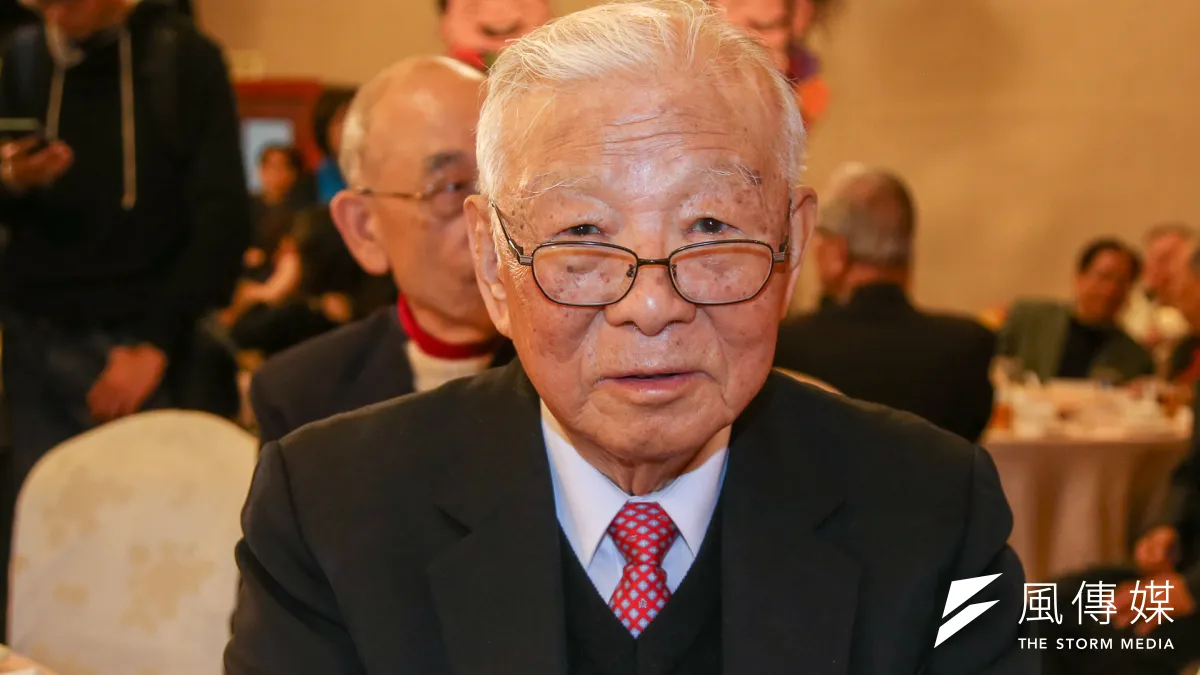 曾任國防部總政戰部主任的新黨大佬許歷農,過去原是軍中反共思想陣營的主導者,但他退伍後立場轉向「促統」,並在2日發布公開信,說明他這些年來「不再反共」的理由。(資料照,陳明仁攝)