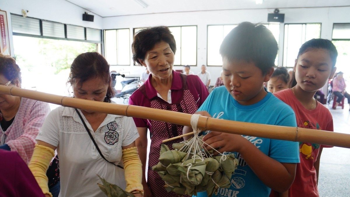 陪民眾歡慶端午 南投家扶舉辦包粽體驗活動 陪民眾歡慶端午 南投家扶舉辦包粽體驗活動