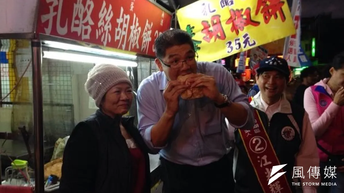 國民黨台北市長候選人連勝文表示,掃街有議員和支持民眾相陪,很安全,暫時沒有穿上防彈衣的準備。(羅暐智攝)