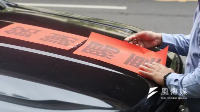 首波大罷免案投票結果全遭否決,選後立委展開謝票。(資料照,柯承惠攝)