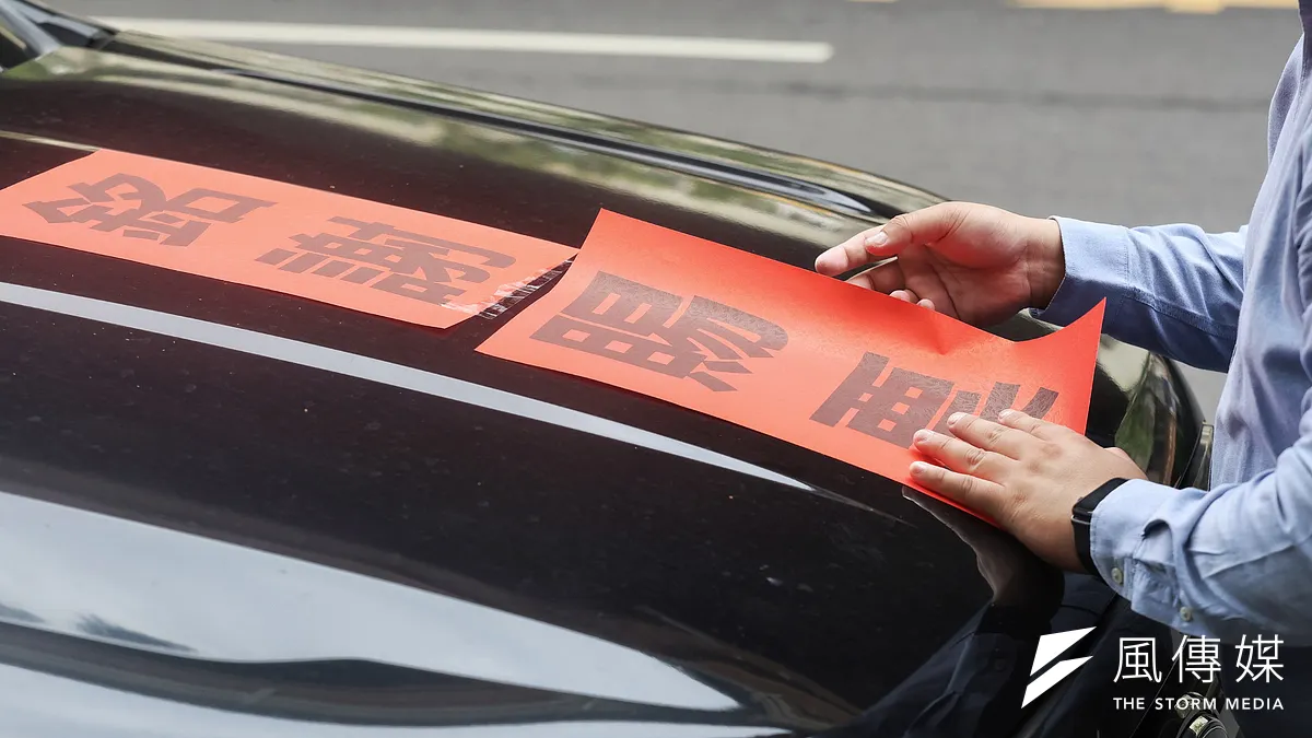 首波大罷免案投票結果全遭否決,選後立委展開謝票。(資料照,柯承惠攝) 首波大罷免案投票結果全遭否決,選後立委展開謝票。(資料照,柯承惠攝)