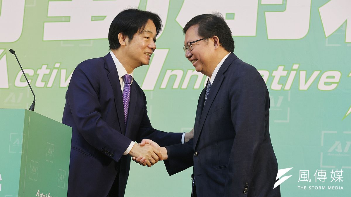 知情人士透露,總統總統賴清德(左)在520前後布局國安和內閣人事時,原本屬意「台南幫人士」接任海基會董事長,沒想到居然被中途攔胡換成鄭文燦(右)。(柯承惠攝) 知情人士透露,總統總統賴清德(左)在520前後布局國安和內閣人事時,原本屬意「台南幫人士」接任海基會董事長,沒想到居然被中途攔胡換成鄭文燦(右)。(柯承惠攝)