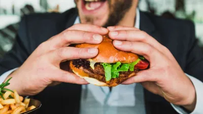 色香味俱全,還會流出肉汁的人造肉,現在台灣也吃得到了!(圖/Unsplash)