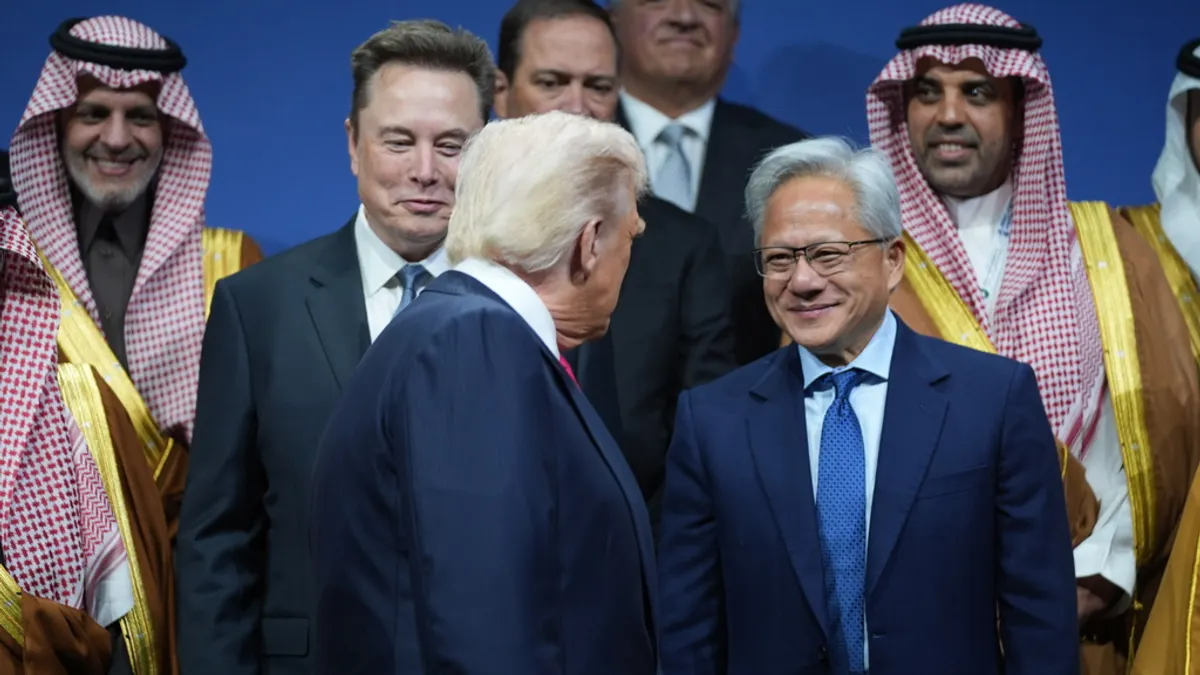 黃仁勳成功爭取讓白宮放寬AI晶片出口中國限制,但中國未必就接受(資料照片,AP) 黃仁勳成功爭取讓白宮放寬AI晶片出口中國限制,但中國未必就接受(資料照片,AP)