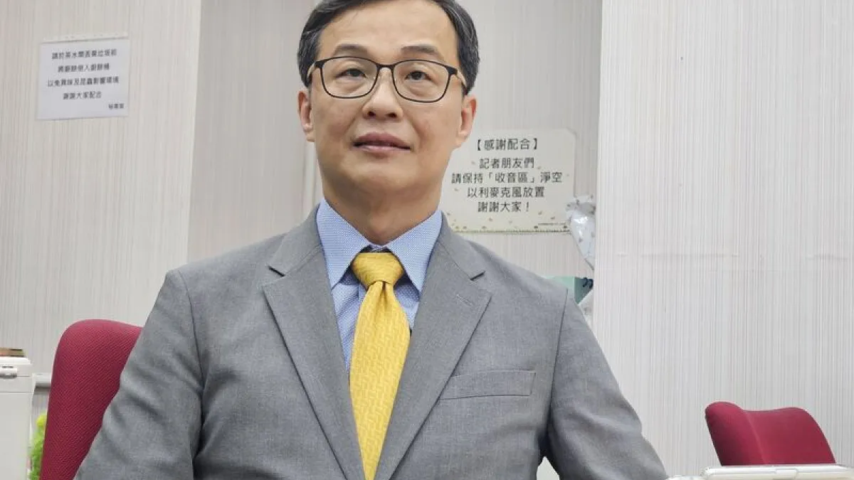 257家受影響業者公布 中聯「大豆沙拉油」致癌物苯駢芘超標,衛生福利部食品藥物管理署5日公布257家問題油品受害業者,7日傍晚將公開產品名單,食藥署長姜至剛(圖)親上火線說明最新進度。(中央社)