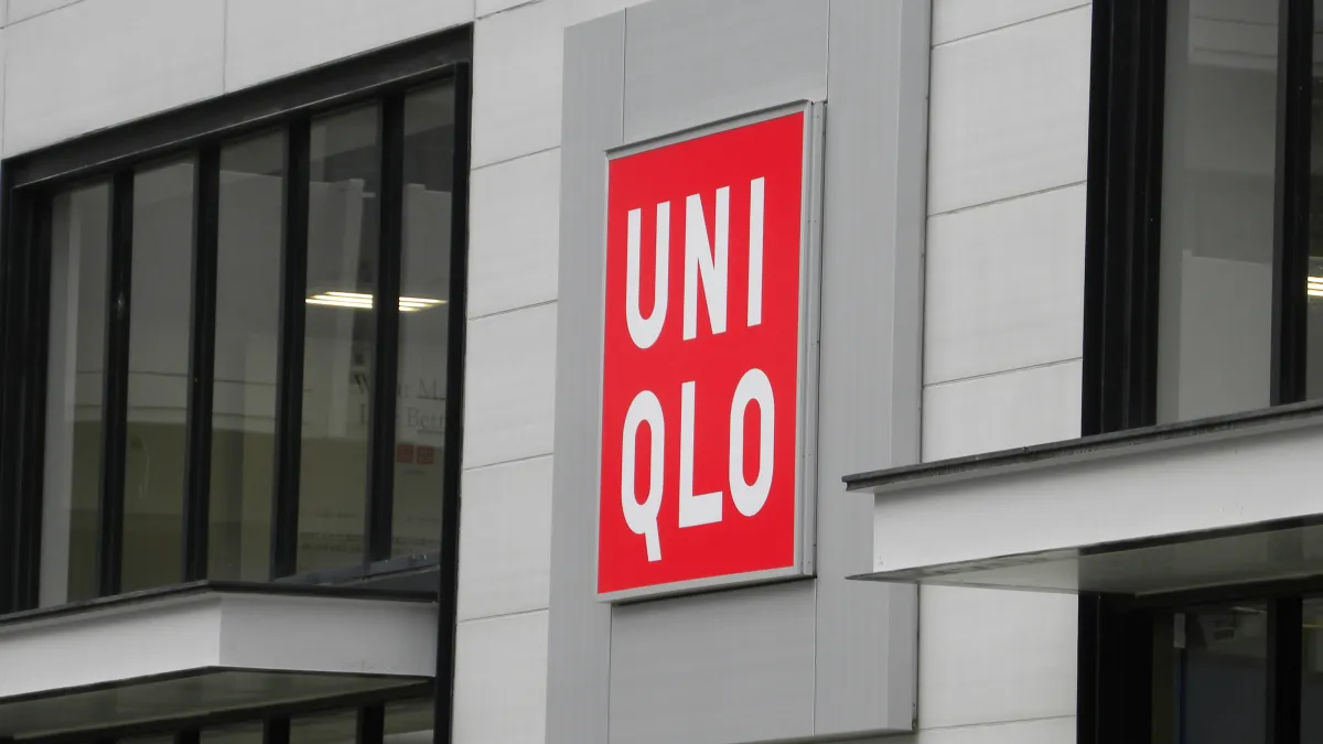 日本男性時尚雜誌《UOMO》特別針對 Uniqlo2025 年冬季系列中的精選十款外套,進行了詳細的實穿評測。(示意圖/取自unsplash)
