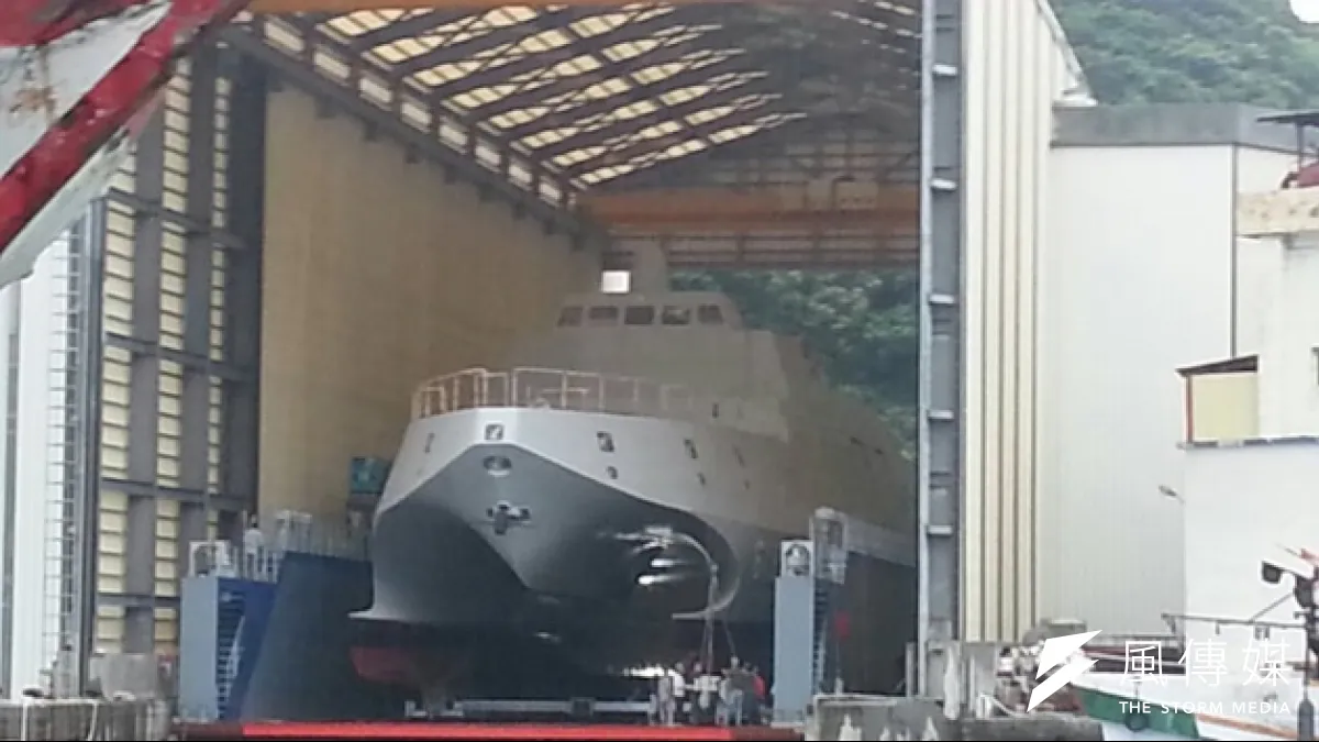 沱江級軍艦未來將擔任近岸防衛攻擊敵艦的「殺手」角色,主要是「穿浪式雙體船」速度快,利用快速與匿蹤的特性。(朱明攝)