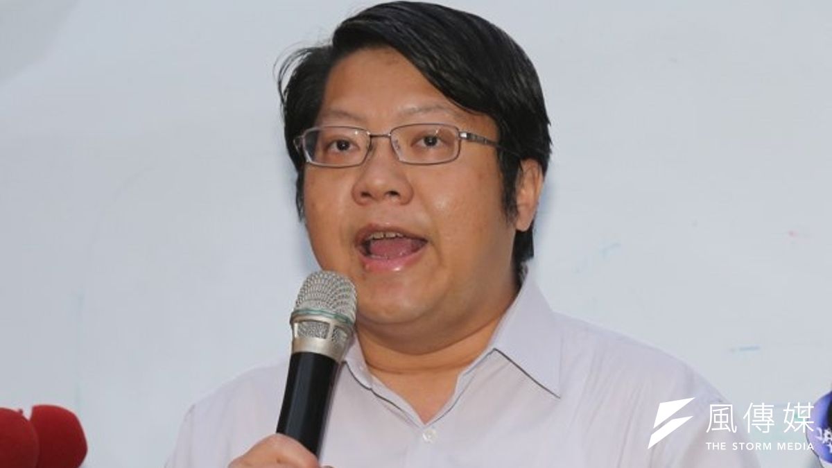 「反黑箱服貿民主陣線」召集人賴中強表示,如果真是「王郁琦告知張顯耀:金秘書長要你離職」,且總統馬英九不知情,「那是嚴重的憲政危機」。(資料照片,吳逸驊攝) 「反黑箱服貿民主陣線」召集人賴中強表示,如果真是「王郁琦告知張顯耀:金秘書長要你離職」,且總統馬英九不知情,「那是嚴重的憲政危機」。(資料照片,吳逸驊攝)