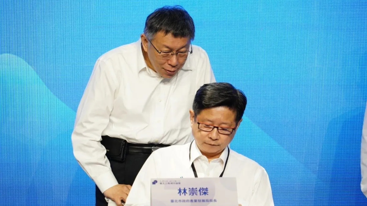 針對台北市長柯文哲(後)北士科案,檢廉約談前北市府產發局長林崇傑(前)等3人進北檢說明。(資料照,台北市政府提供)