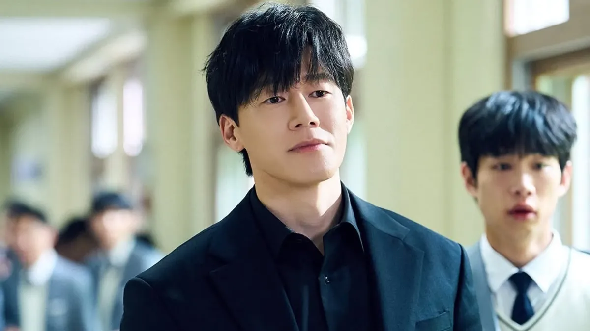 Netflix 原創韓劇《鐵拳教育》6月5日上線後熱度狂飆,9日更在全球35個國家拿下收視冠軍。(圖/取自imdb)