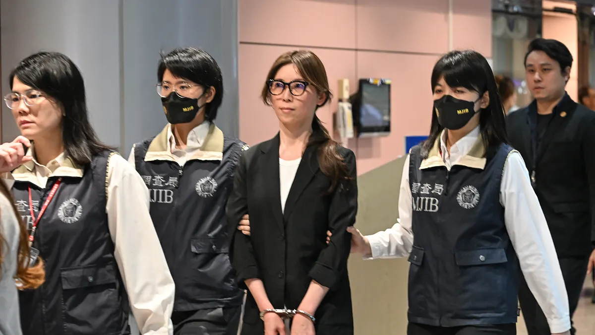 遭控吸金潛逃加拿大7年的網紅貴婦奈奈(蘇陳端)1日清晨主動返台。(圖/顏麟宇攝) 遭控吸金潛逃加拿大7年的網紅貴婦奈奈(蘇陳端)1日清晨主動返台。(圖/顏麟宇攝)