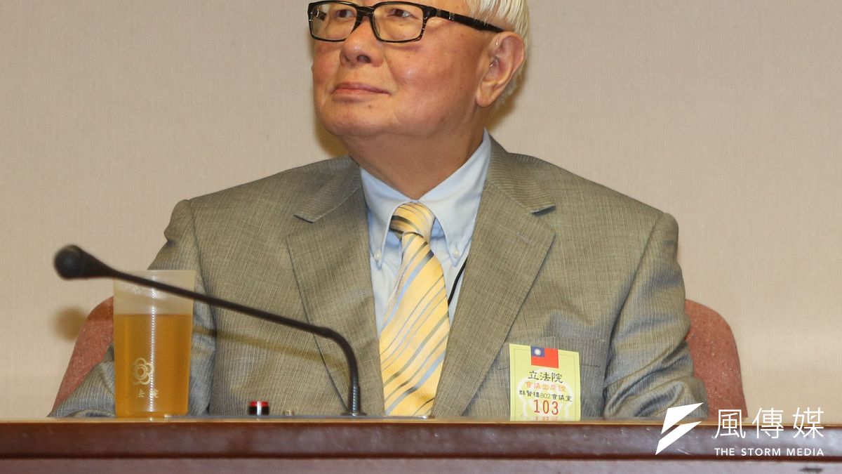 台積電今天發放每股新台幣6元股息,發放總額約1555億8200萬元,帶動公司股價、市值雙雙創新高,圖為台積電董事張忠謀。(資料照,余志偉攝) 台積電今天發放每股新台幣6元股息,發放總額約1555億8200萬元,帶動公司股價、市值雙雙創新高,圖為台積電董事張忠謀。(資料照,余志偉攝)