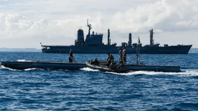 2025年12月2日,美軍陸戰隊第31遠征部隊正在進行補給演習。(美軍官網)