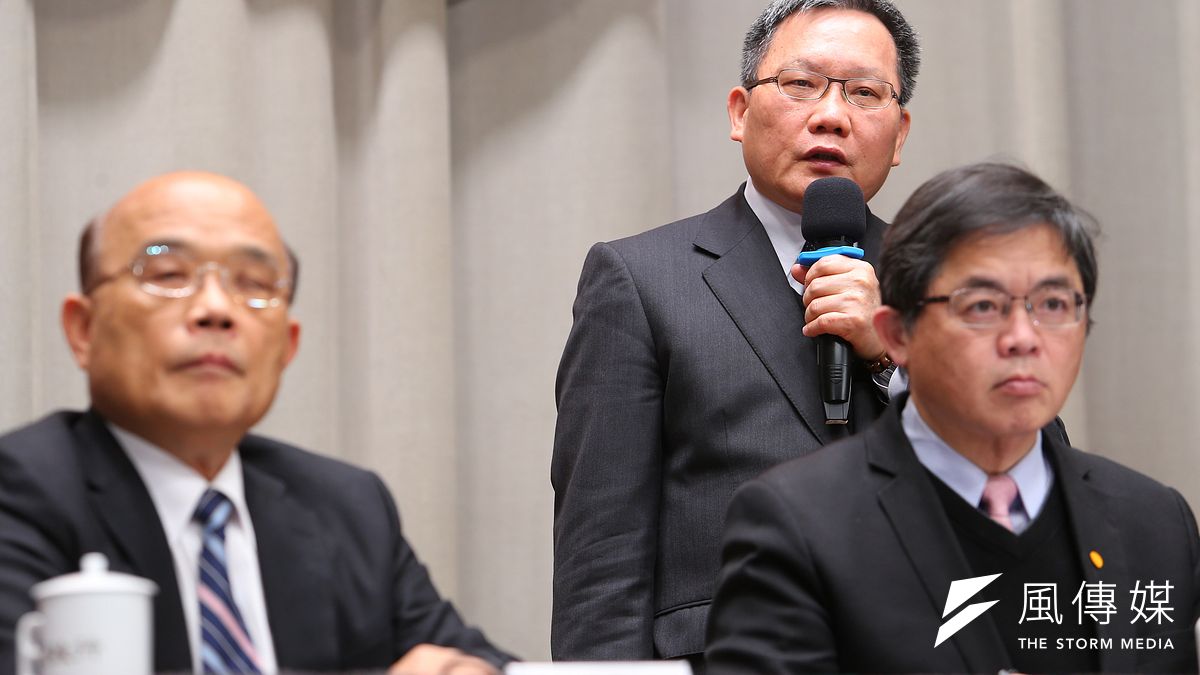 20200402-財政部長蘇建榮2日出席行政院臨時院會後記者會。(顏麟宇攝) 20200402-財政部長蘇建榮2日出席行政院臨時院會後記者會。(顏麟宇攝)