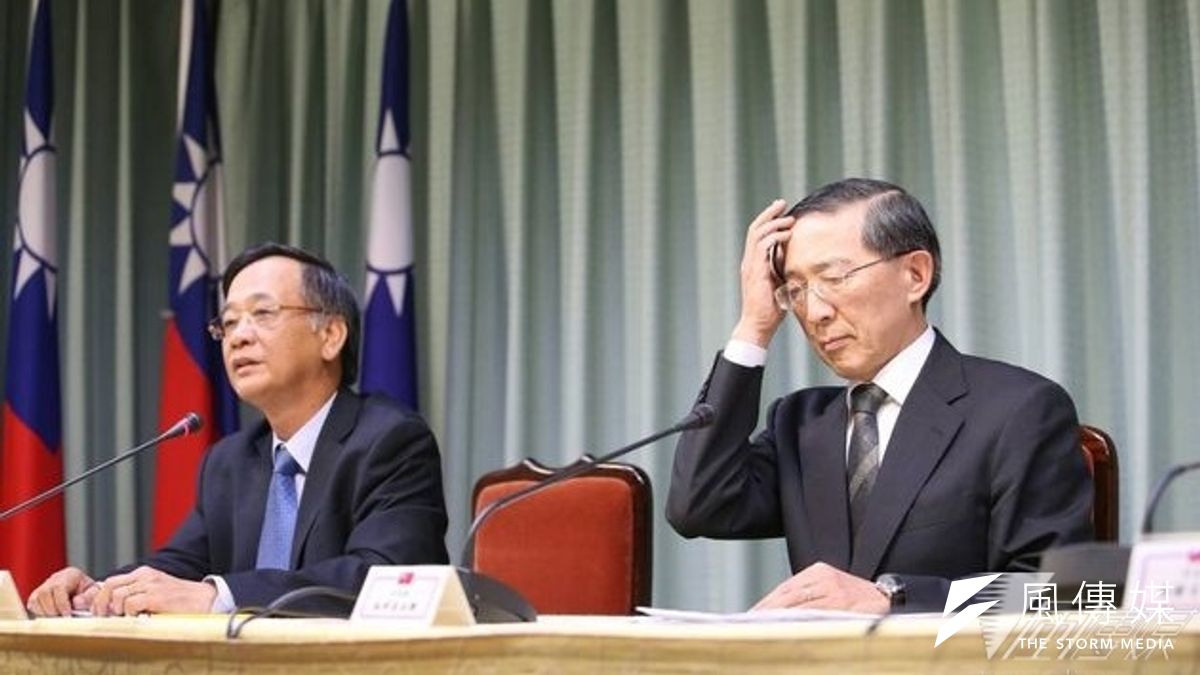 反中遊行傷及台商,越南駐台代表裴仲雲(左)18日在我外交部長林永樂陪同下舉行記者會,強調要提供減稅、優惠貸款留住台商。(吳逸驊攝) 反中遊行傷及台商,越南駐台代表裴仲雲(左)18日在我外交部長林永樂陪同下舉行記者會,強調要提供減稅、優惠貸款留住台商。(吳逸驊攝)