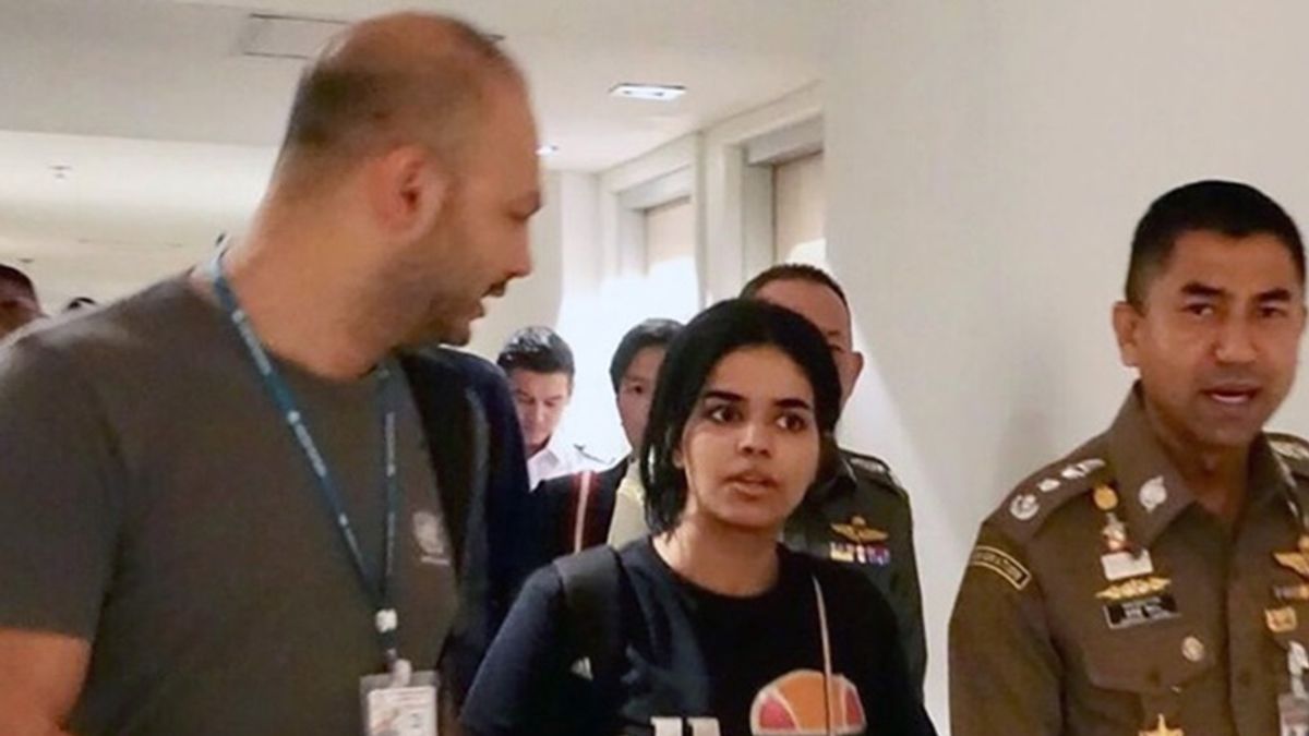 Rahaf Mohammed al-Qunun 經泰國尋求澳洲庇護。(圖/泰國移民警察局|*CUP提供) Rahaf Mohammed al-Qunun 經泰國尋求澳洲庇護。(圖/泰國移民警察局|*CUP提供)