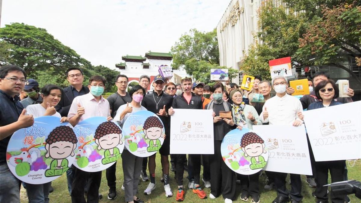 世錦賽三鐵冠軍明星伊登(Iden)來台進行還願之旅,5日上午彰化縣長王惠美邀請伊登前往彰化卦山村-生活美學聚落參訪。(圖/彰化縣政府) 世錦賽三鐵冠軍明星伊登(Iden)來台進行還願之旅,5日上午彰化縣長王惠美邀請伊登前往彰化卦山村-生活美學聚落參訪。(圖/彰化縣政府)