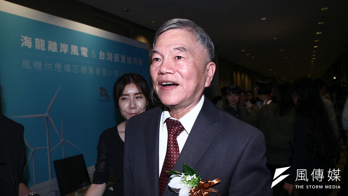 明年度的再生能源躉購費率草案公布,業者卻不滿意,經濟部卡在政治壓力及開發商之間兩邊為難,如今經濟部長沈榮津本周五預計要再和業者開會,屆時雙方能拿出多少同理心,還有待觀察。(資料照,蔡親傑攝) 明年度的再生能源躉購費率草案公布,業者卻不滿意,經濟部卡在政治壓力及開發商之間兩邊為難,如今經濟部長沈榮津本周五預計要再和業者開會,屆時雙方能拿出多少同理心,還有待觀察。(資料照,蔡親傑攝)