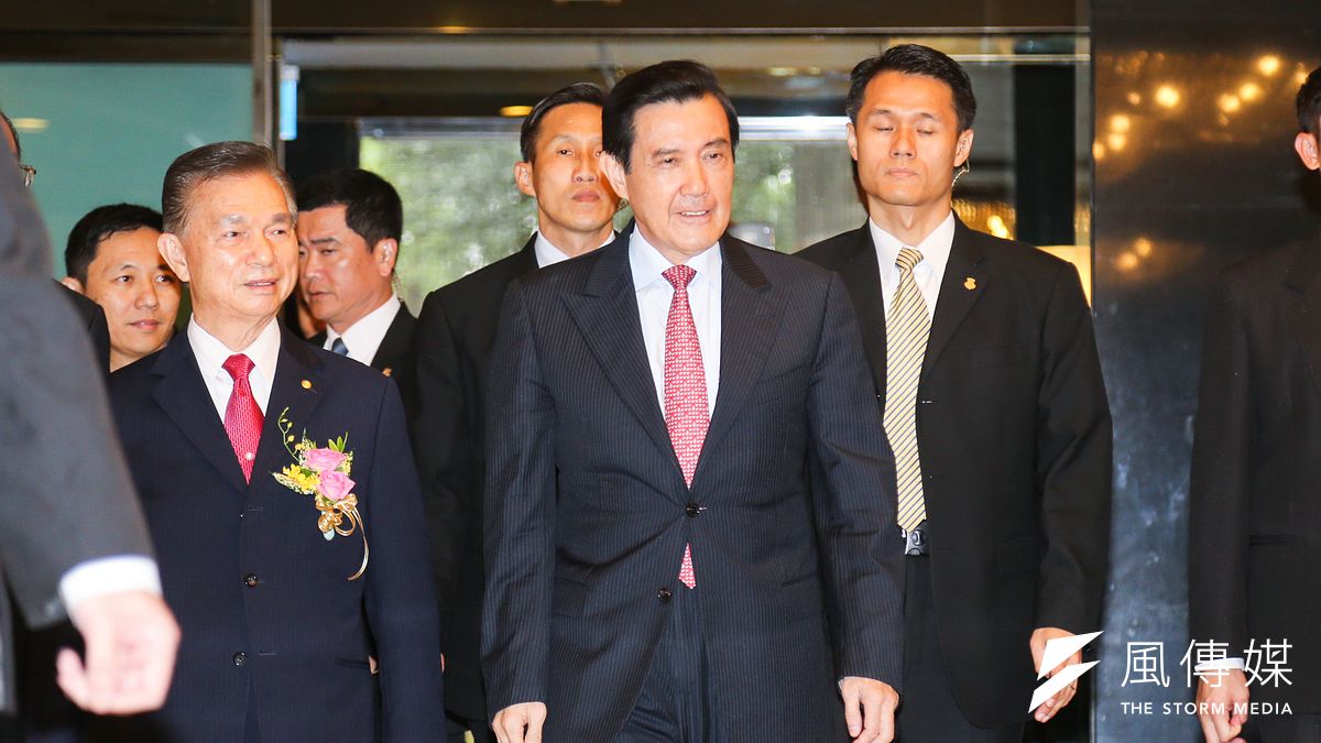 作家白先勇接受《風傳媒》專訪時透露,曾將白崇禧傳記3部曲中的《止痛療傷》寄給前總統馬英九(中),但並未獲得任何回應。(資料照,陳明仁攝) 作家白先勇接受《風傳媒》專訪時透露,曾將白崇禧傳記3部曲中的《止痛療傷》寄給前總統馬英九(中),但並未獲得任何回應。(資料照,陳明仁攝)