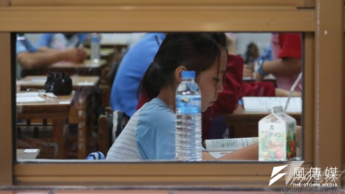 要進第一志願,決勝點在作文,有如科舉制復活。圖為今年5月的會考。(余志偉攝) 要進第一志願,決勝點在作文,有如科舉制復活。圖為今年5月的會考。(余志偉攝)