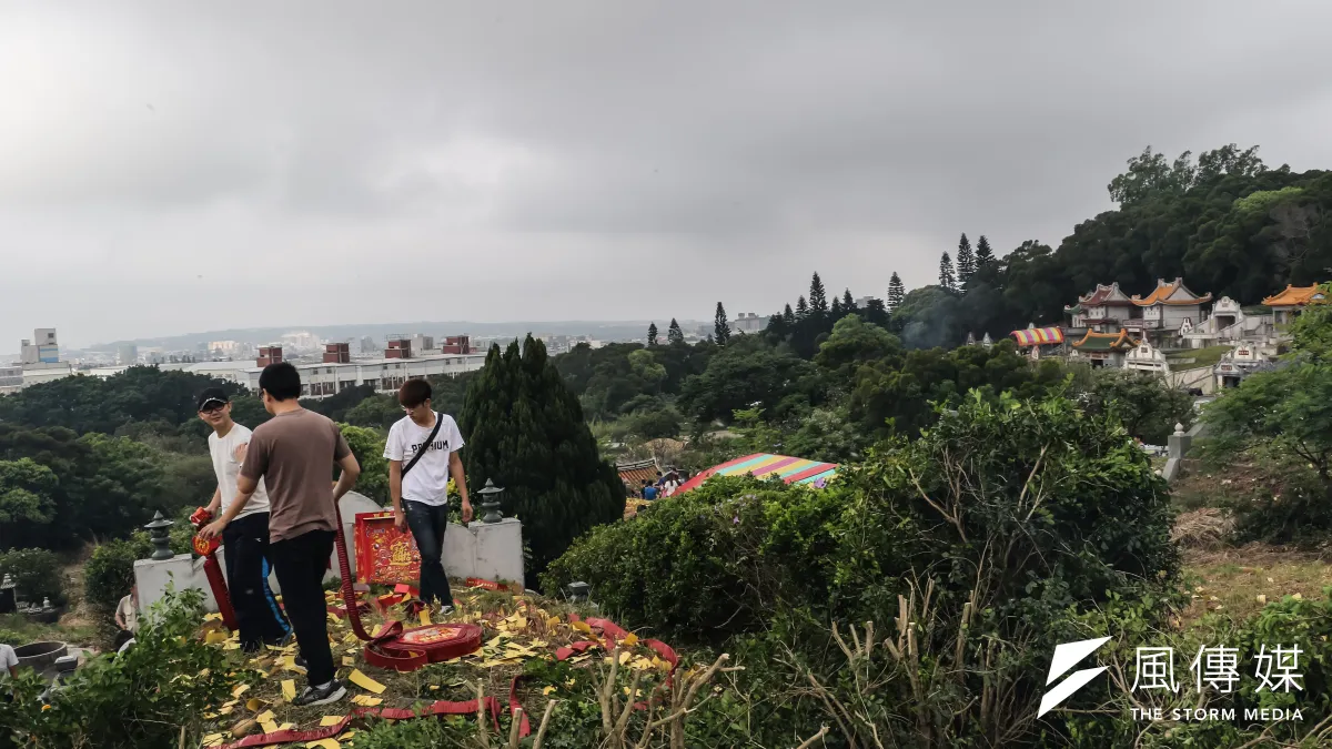 絕大多數民眾不知清明節是依照陽曆而定,而非陰曆。(資料照,甘岱民攝)