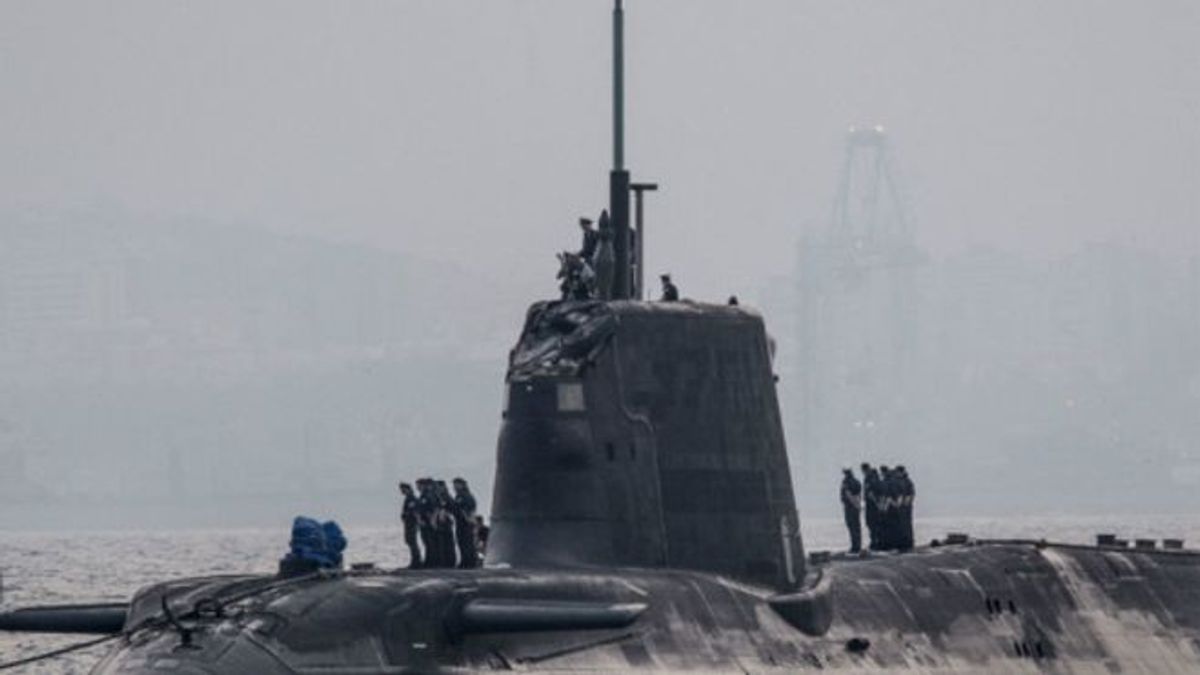 畫面顯示「伏擊」號核潛艦指揮塔受損。(BBC中文網) 畫面顯示「伏擊」號核潛艦指揮塔受損。(BBC中文網)